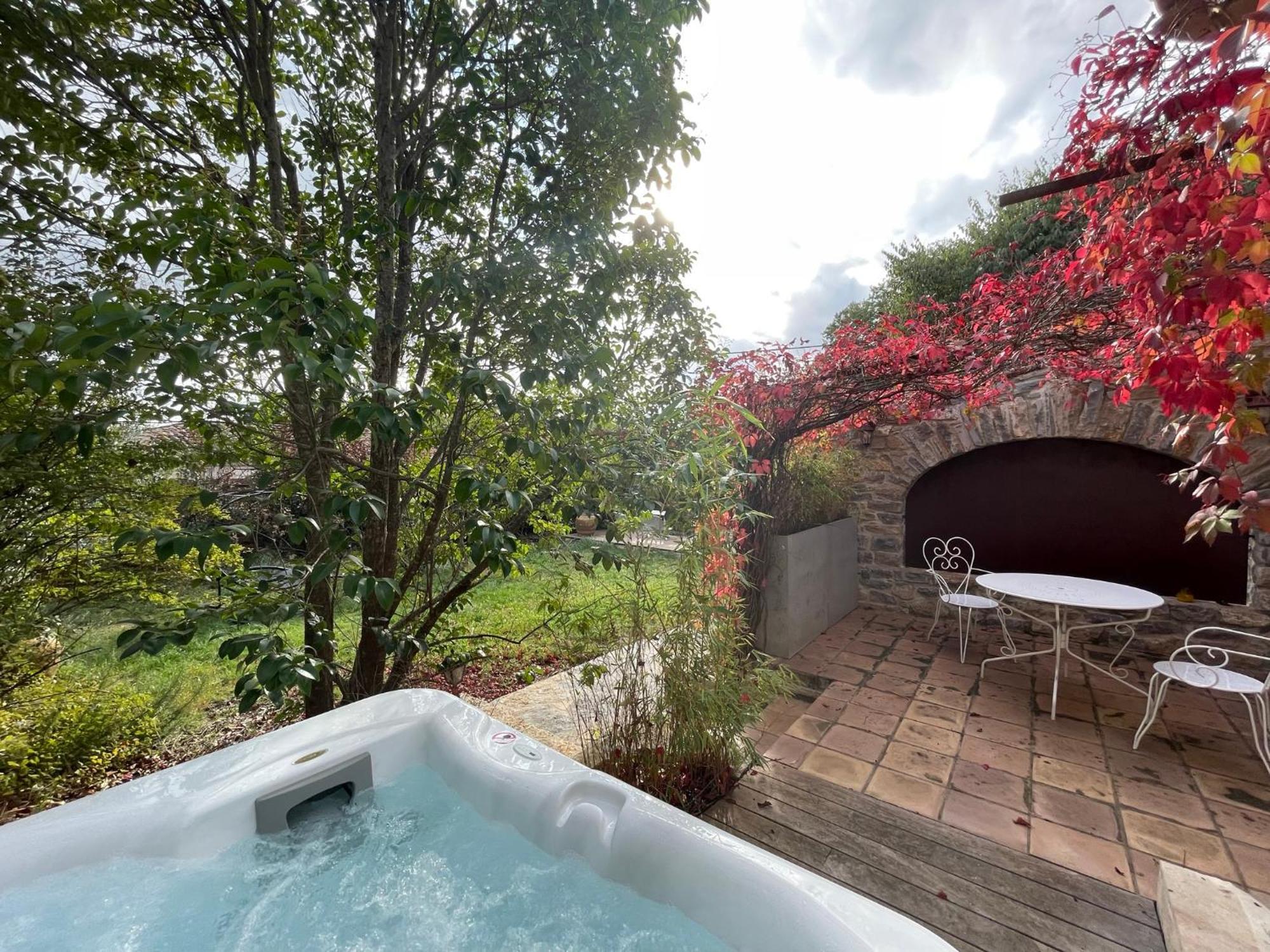 L Amourier D Hotes Pour Amoureux Avec Jacuzzi Ou Baignoire Xxl Bed & Breakfast